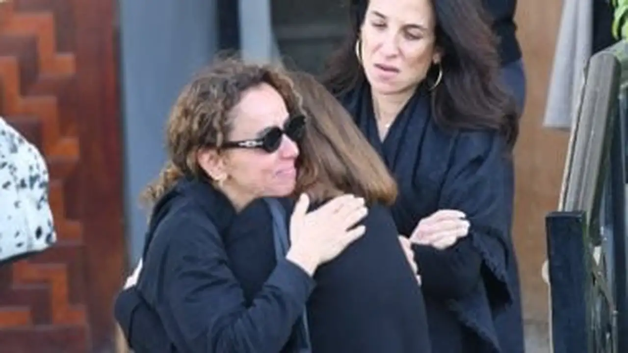 جنازة والد علا رشدي.. حضور لافت للفنان أحمد السعدني بمسجد الشرطة في الشيخ زايد